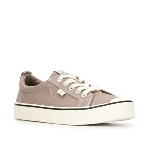 Cariuma
OCA Low Stripe Mystic Grey Canvas Sneaker
